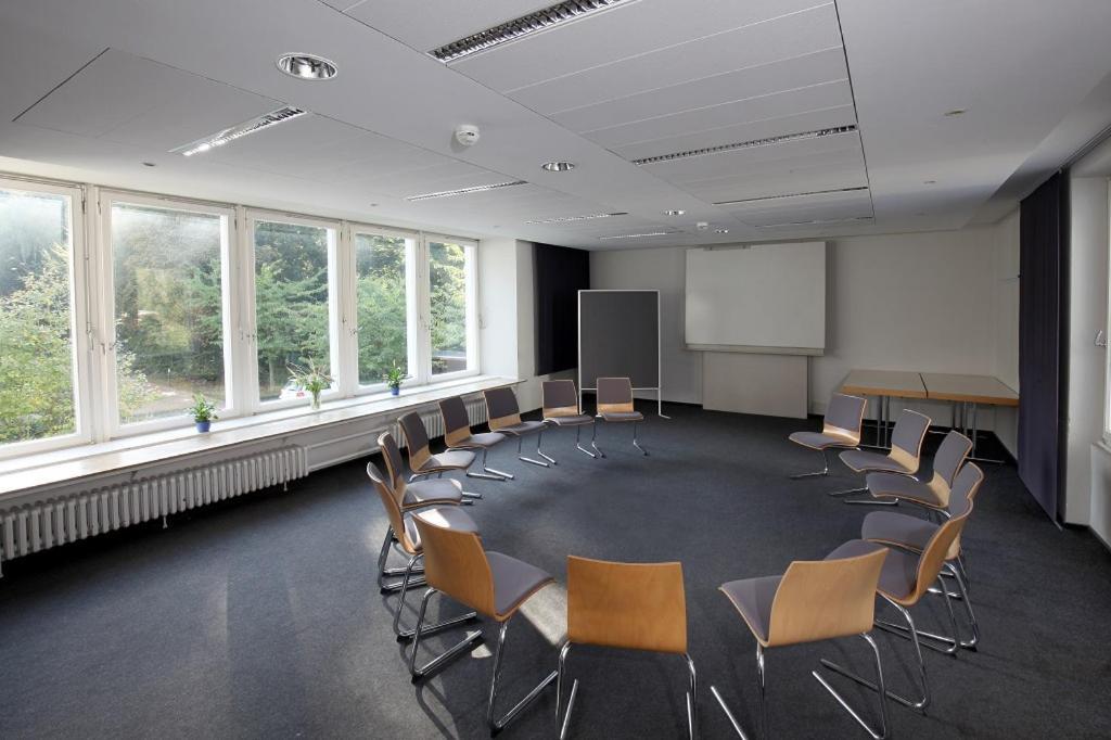 Haus Venusberg Jugendbildungsstaette Bonn Hotel ภายนอก รูปภาพ